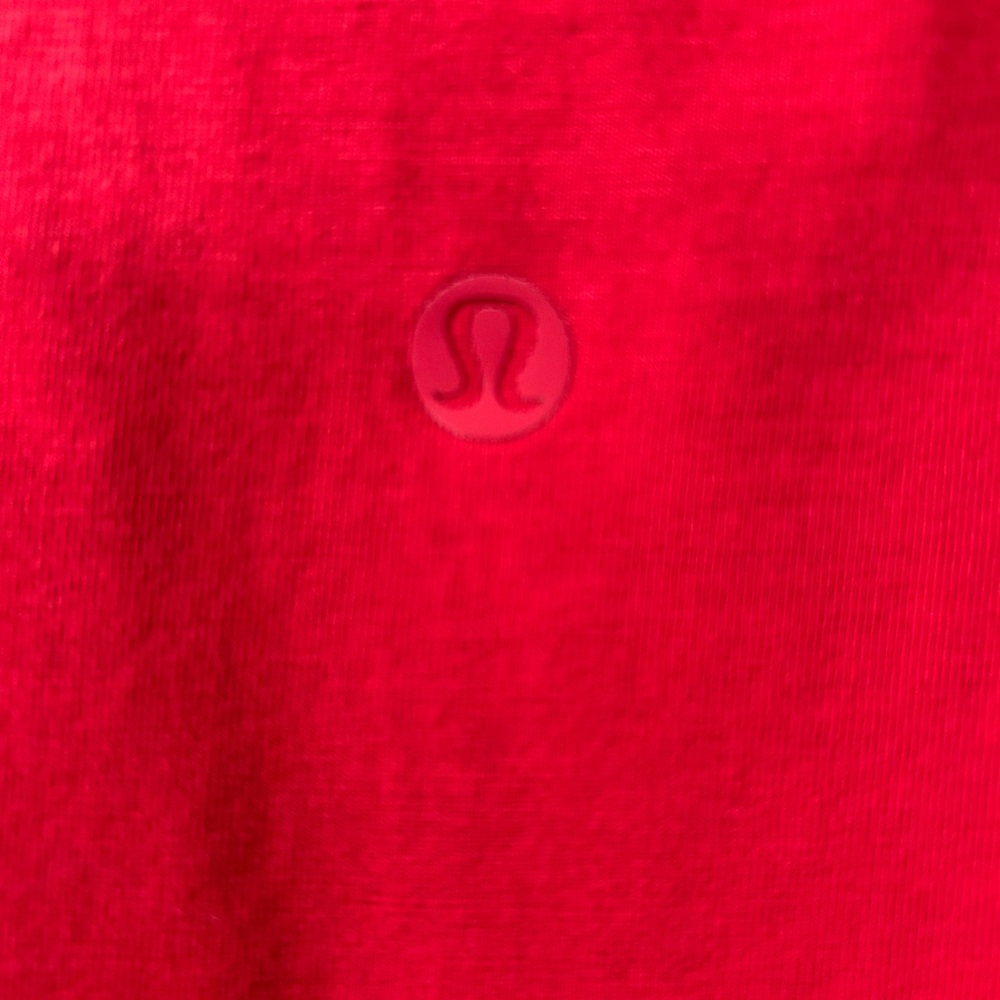 Red lululemon 2 tshirt bundle size small